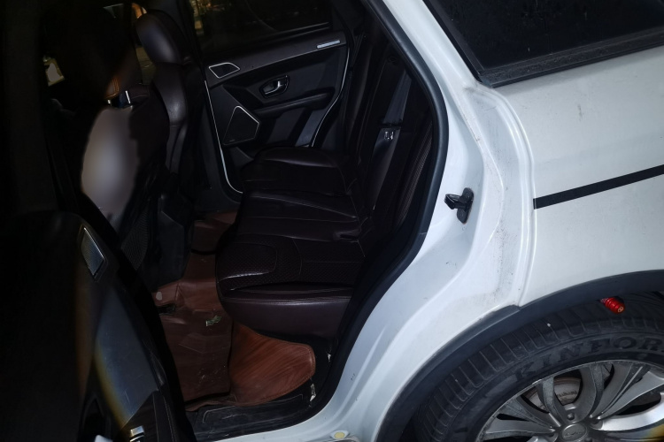 陆风X7 2015款 2.0T 全景尊贵版中控内饰7004