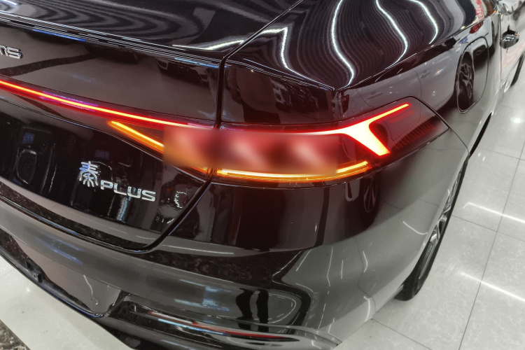 比亚迪 秦PLUS 2023款 冠军版 DM-i 55KM超越型车身外观9