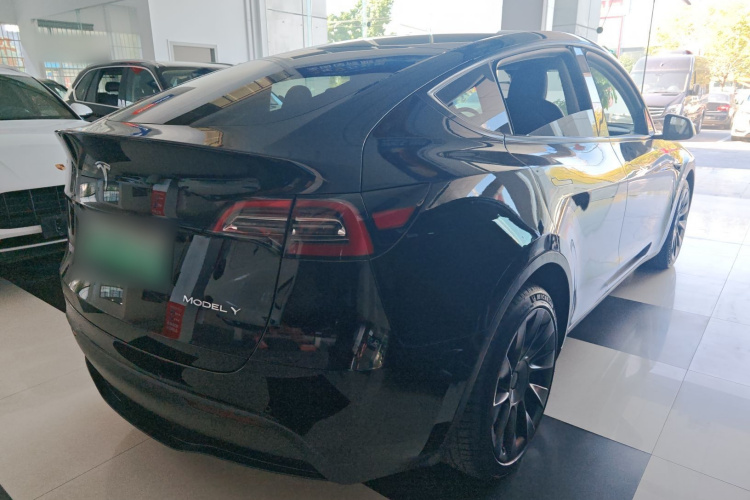 特斯拉 Model Y 2021款 长续航全轮驱动版车身外观7