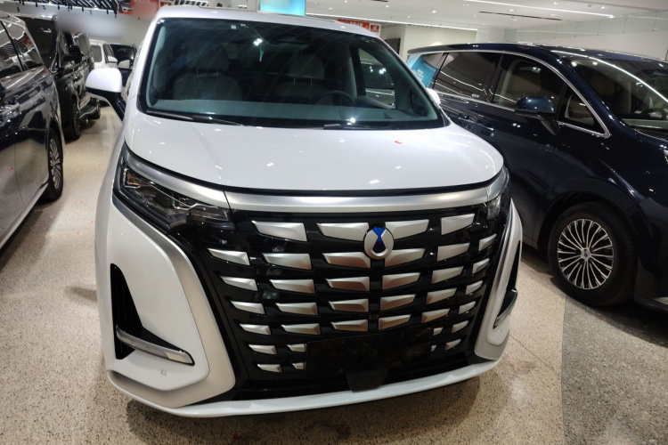 腾势D9 2022款 DM-i 970 四驱尊荣型车身外观2