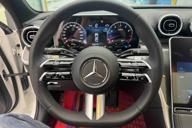 奔驰C级 2023款 改款二 C 260 L 运动版局部细节13