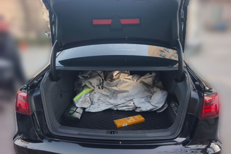 奥迪A6L 2018款 30周年年型 35 TFSI 运动型中控内饰23