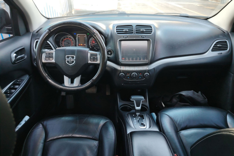 道奇 酷威 2016款 2.4L 两驱旅行版中控内饰12