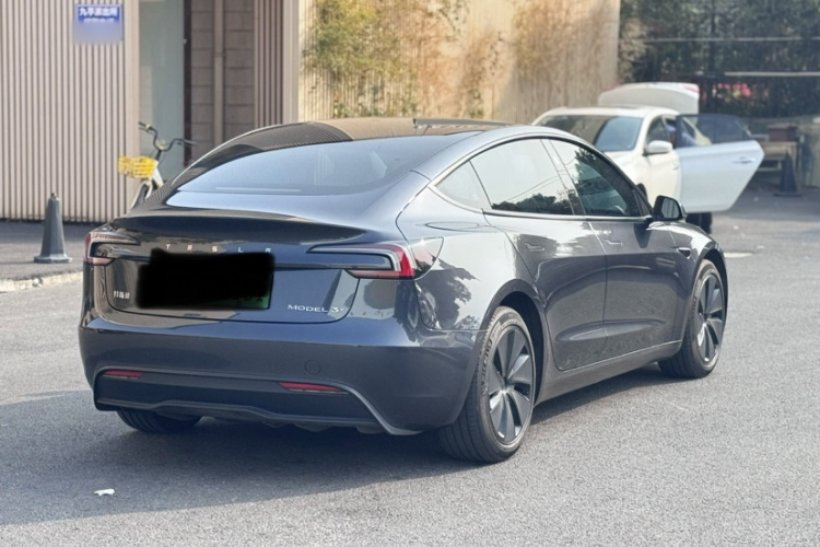特斯拉 Model 3 2023款 长续航全轮驱动版车身外观6006