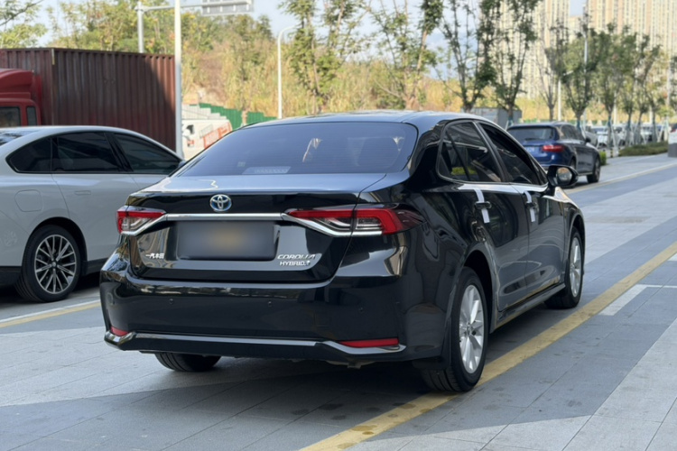 丰田 卡罗拉 2021款 双擎 1.8L E-CVT精英版车身外观6003