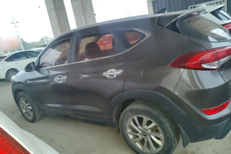 现代 途胜 2015款 1.6T 双离合两驱智能型车身外观4