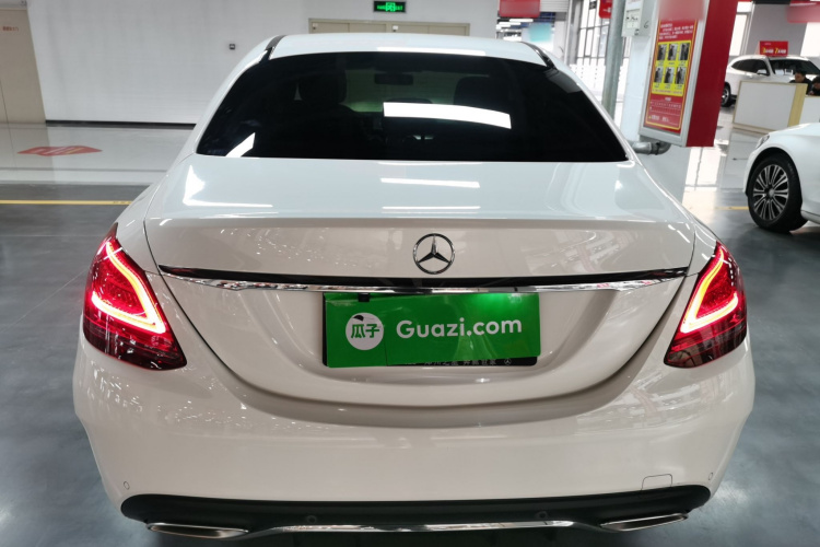 奔驰C级 2019款 C 180 L 时尚型运动版车身外观6