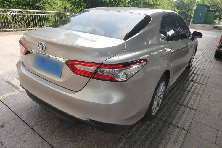 丰田 凯美瑞 2018款 2.0G 豪华版车身外观7