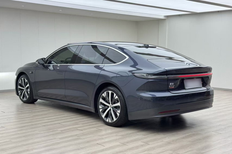 蔚来ET7 2022款 100kWh 首发版车身外观4