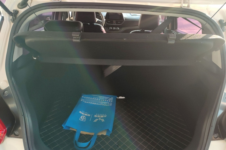 宝骏310 2017款 1.5L 自动豪华型机舱底盘23