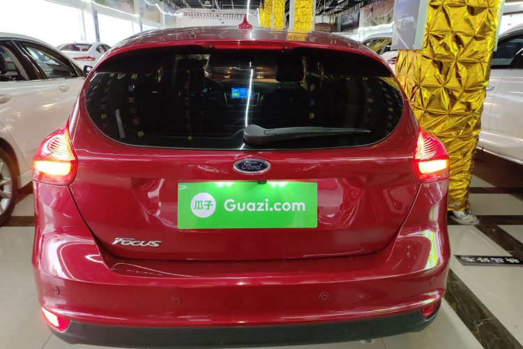 福特 福克斯 2020款 两厢经典 1.5L 自动风尚型车身外观6