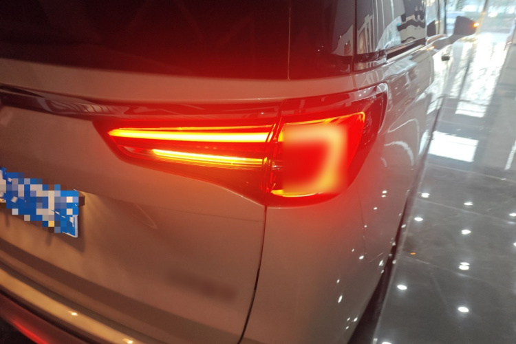 别克GL8 2023款 ES陆尊 尊享型车身外观9