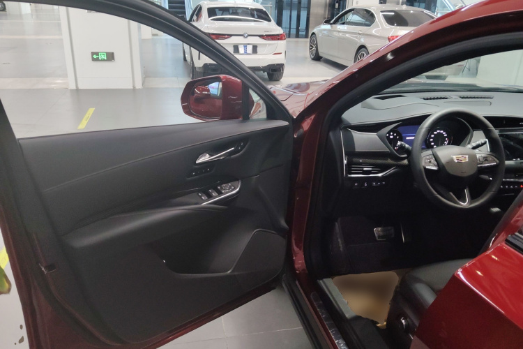 凯迪拉克XT4 2022款 28T 四驱铂金型中控内饰20