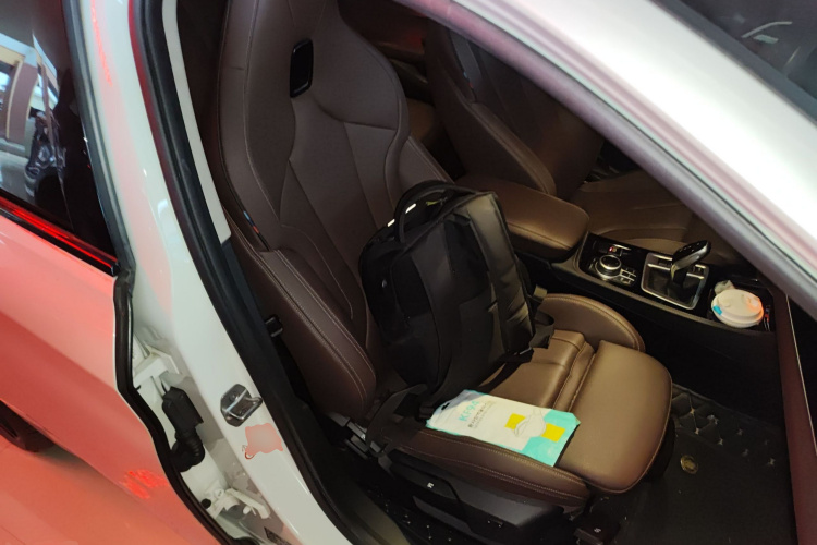 宝马1系 2021款 改款 125i M运动曜夜版局部细节41