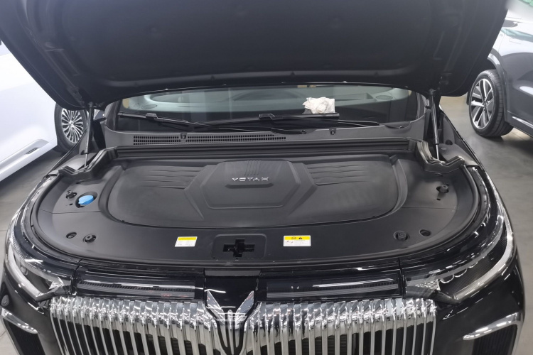 岚图汽车 岚图梦想家 2025款 PHEV 四驱尊贵鲲鹏版机舱底盘24