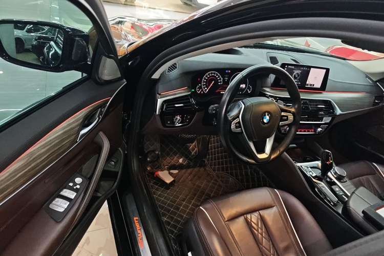 宝马5系 2019款 改款 530Li 尊享型 豪华套装中控内饰20