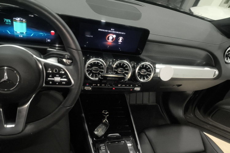 奔驰EQB 2022款 EQB 260中控内饰12