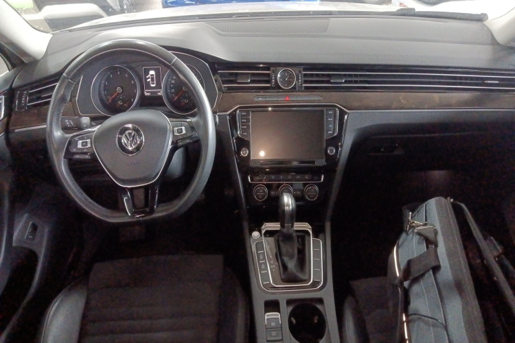 大众 迈腾 2017款 330TSI DSG 豪华型中控内饰12