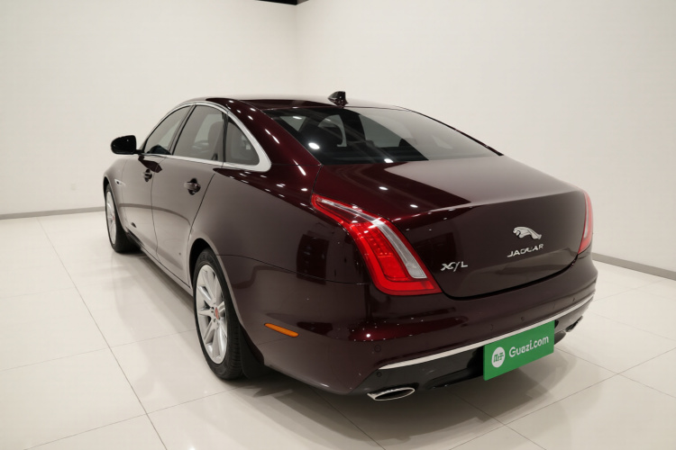 捷豹XJ 2016款 XJL 2.0T 两驱典雅商务版车身外观5
