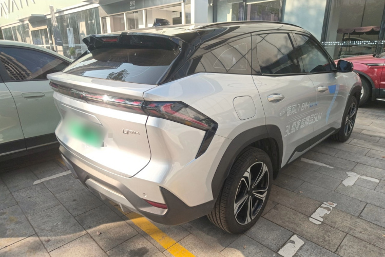 吉利银河 银河L7 2025款 EM-i 115km 探索+版车身外观7