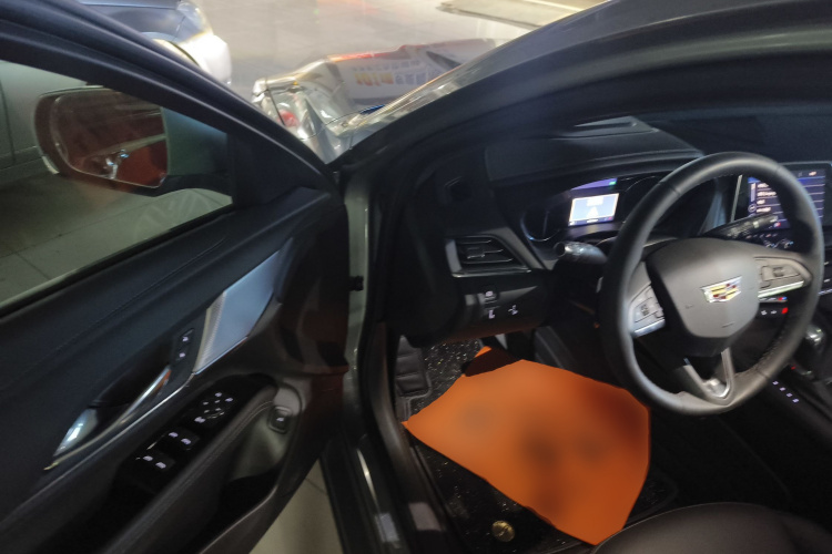凯迪拉克CT4 2023款 28T 豪华型中控内饰20