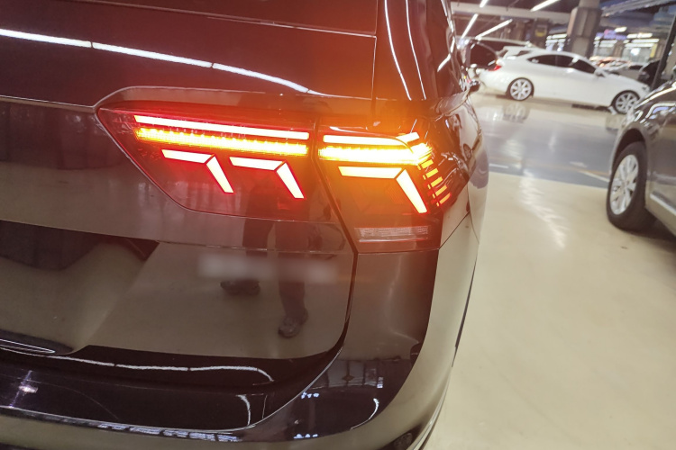 大众 途观L 2023款 改款 330TSI 自动两驱R-Line越享版车身外观6006