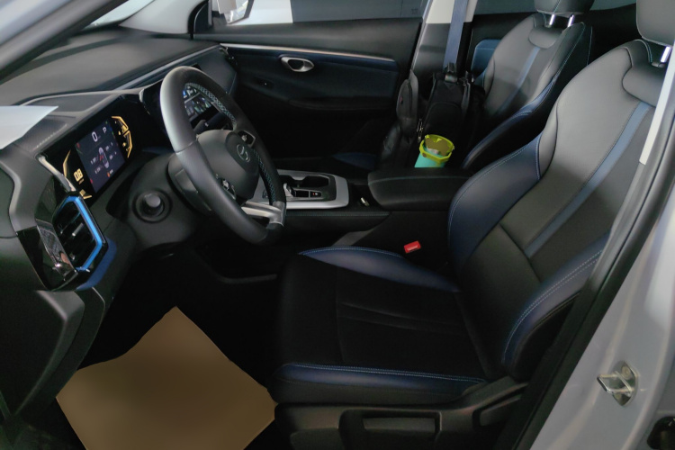 广汽传祺 传祺GS3 2023款 影速 270T 劲享版中控内饰19