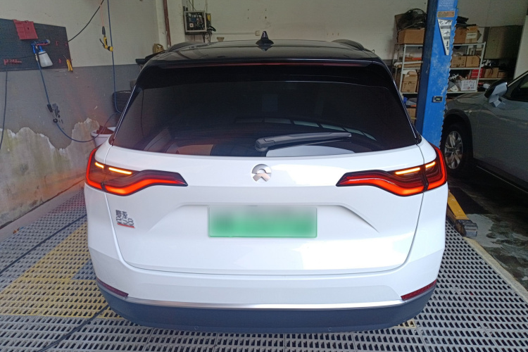 蔚来ES8 2022款 75kWh 六座版车身外观6