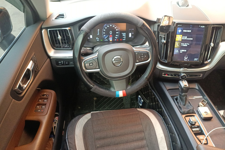 沃尔沃XC60 2020款 T5 四驱智逸豪华版中控内饰13