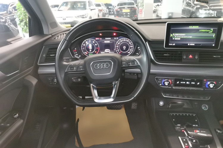 奥迪Q5L 2020款 45 TFSI 尊享运动型中控内饰13