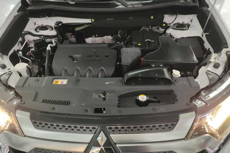 三菱 欧蓝德 2019款 2.0L 两驱畅享版 5座 国V局部细节24