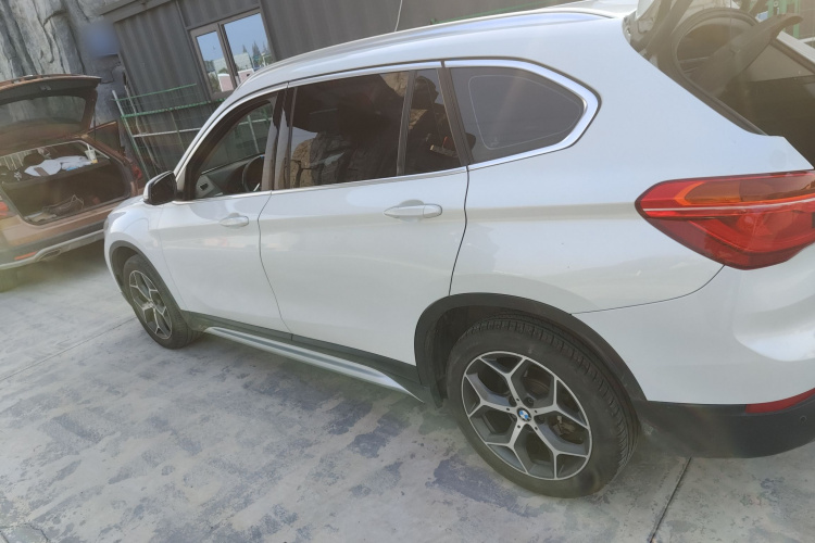 宝马X1 2018款 sDrive18Li 尊享型车身外观4