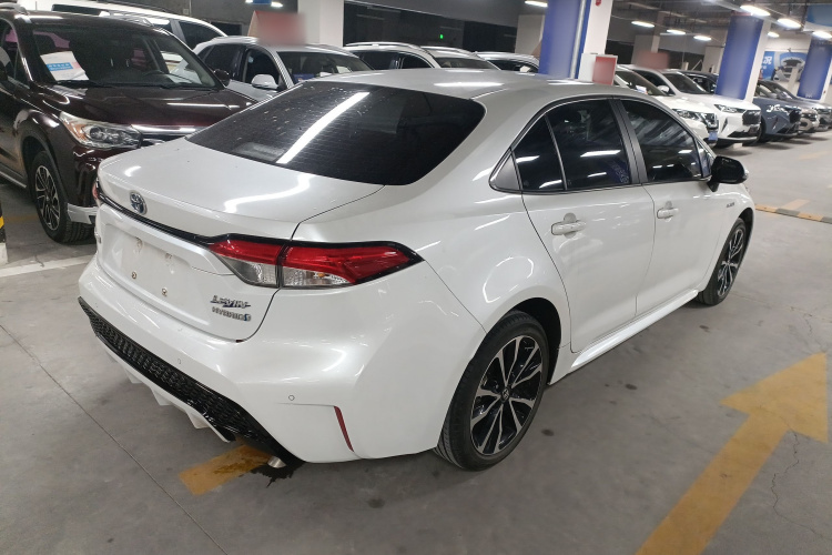 丰田 雷凌 2022款 双擎 1.8H E-CVT运动版车身外观7