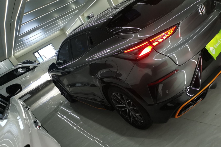 长安UNI-T 2022款 1.5T 运动版 尊贵型车身外观4