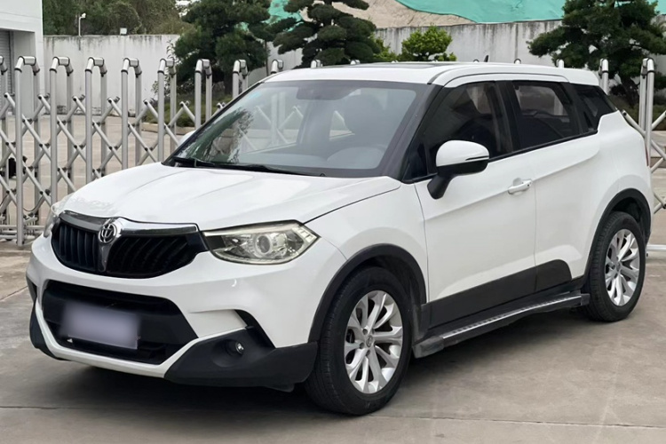 中华V3 2017款 1.5L 自动舒适型车身外观1