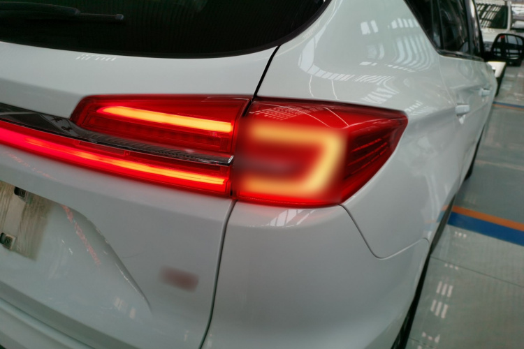 比亚迪 宋 2019款 1.5TI 自动智联越动型车身外观9