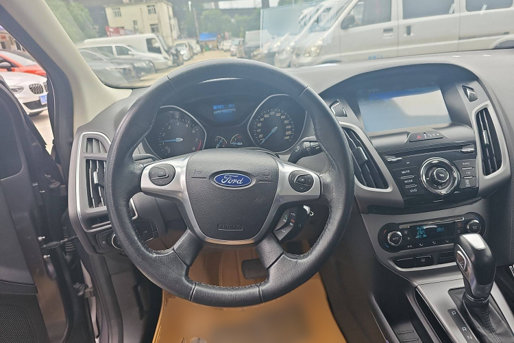 福特 福克斯 2012款 三厢 1.6L 自动风尚型局部细节13