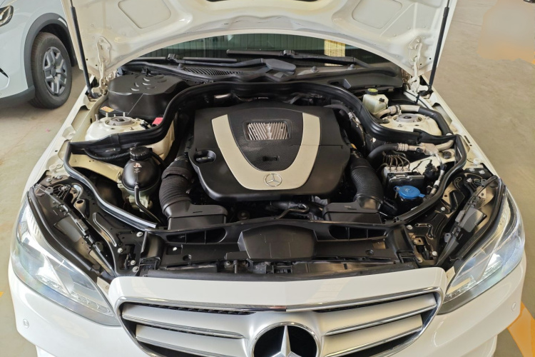 奔驰E级 2014款 改款 E 300 L 运动型局部细节24