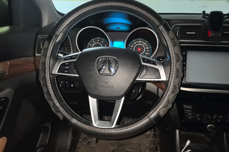 北汽威旺S50 2016款 1.5T 手动欢动精英型中控内饰13