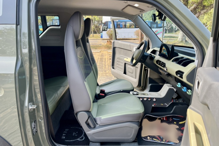 吉利银河 2024款 200km 熊猫骑士中控内饰7009