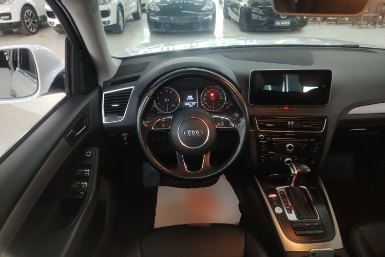 奥迪Q5 2016款 40 TFSI 进取型中控内饰13