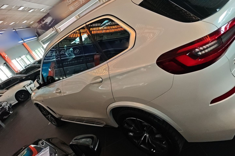 宝马X5(进口) 2020款 xDrive40i M运动套装车身外观4