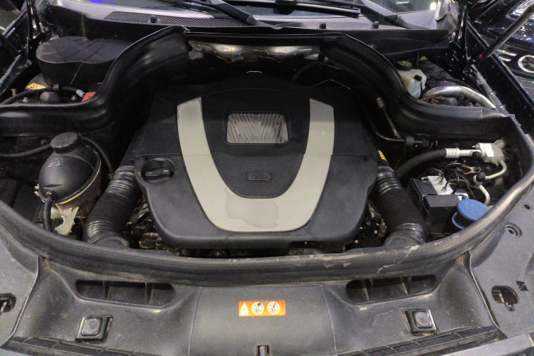 奔驰GLK级 2015款 GLK 300 4MATIC 时尚型 极致版机舱底盘24