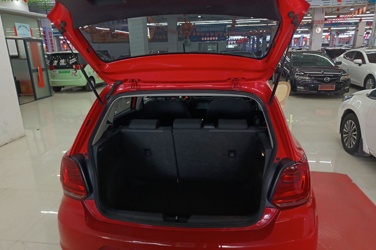 大众 Polo 2014款 1.6L 自动舒适版机舱底盘23