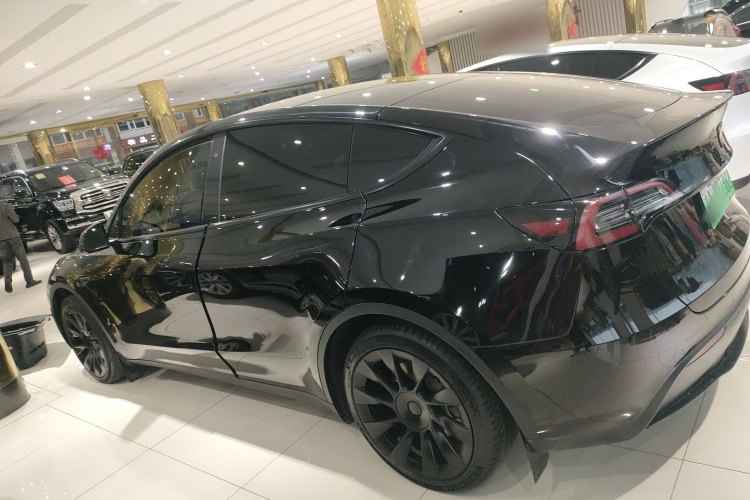 特斯拉 Model Y 2022款 改款 后轮驱动版车身外观4