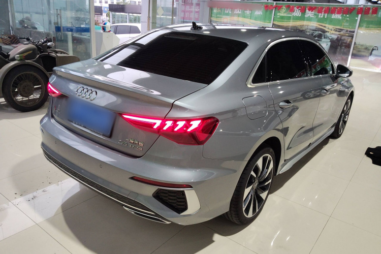 奥迪A3 2024款 A3L Limousine 35 TFSI 时尚运动型车身外观7