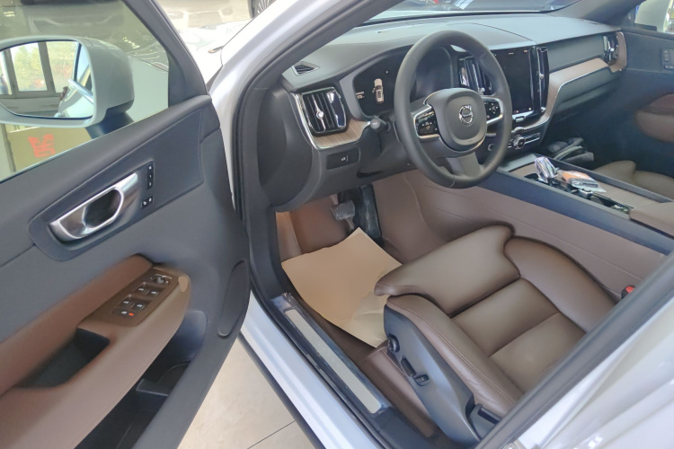 沃尔沃XC60 2024款 B5 四驱智远豪华版中控内饰20
