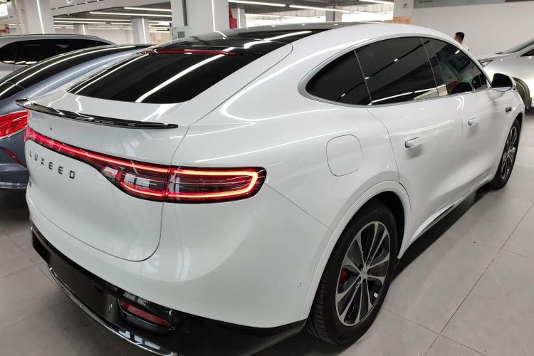 鸿蒙智行 智界R7 2025款 增程 331km Ultra车身外观6005