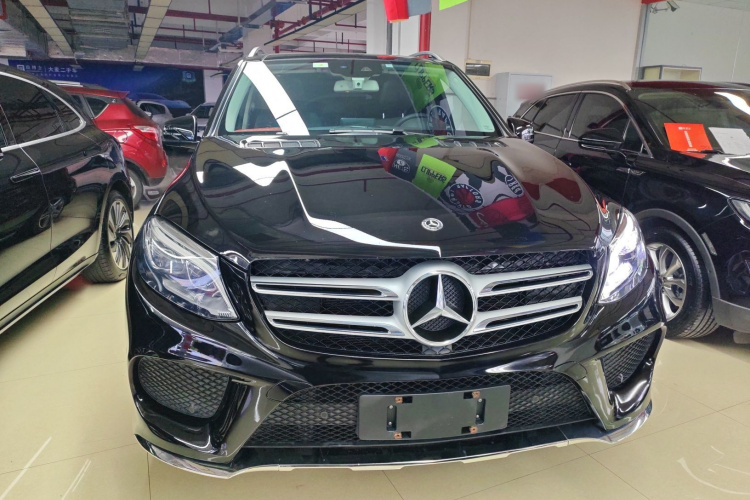 奔驰GLE 2018款 GLE 400 4MATIC 臻藏版车身外观2