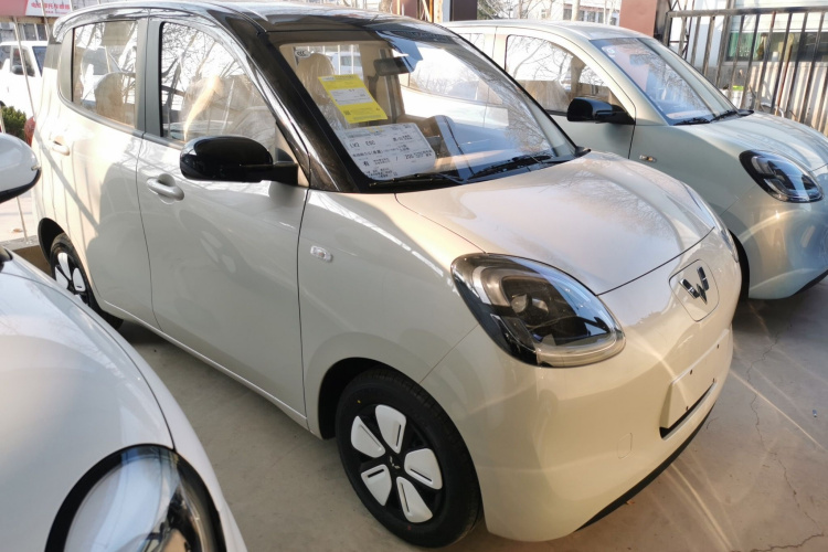 五菱汽车 宏光MINIEV 2025款 四门版 臻享+款车身外观3